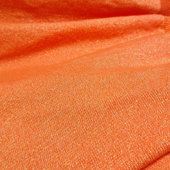 3/$20 Express Off-the-Shoulder Coral Sweater Size Small - Picture 5 of 9